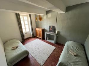 Μια τηλεόραση ή/και κέντρο ψυχαγωγίας στο Magnifique maison Le Barroux