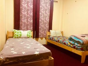 Cama o camas de una habitación en Blissful Himalayas Home