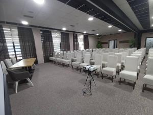 Ärikülastajate ala ja/või konverentsiruum majutusasutuses Garnet Hotel & Event Centar