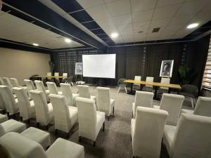 Ärikülastajate ala ja/või konverentsiruum majutusasutuses Garnet Hotel & Event Centar