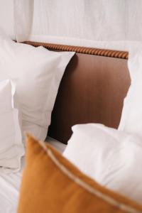 Letto o letti in una camera di Boutique Hôtel Responsable et Restaurant Basgi Basgi