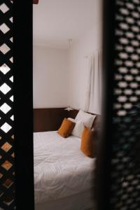 Letto o letti in una camera di Boutique Hôtel Responsable et Restaurant Basgi Basgi