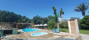 a swimming pool with a toy in a yard at Pousada Rancho do Cometa in Ubajara