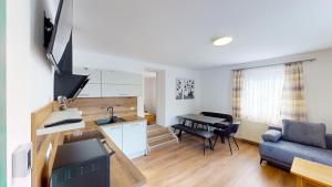 TV a/nebo společenská místnost v ubytování Bräuhaus Appartements