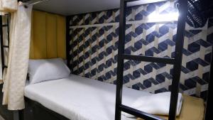 Voodi või voodid majutusasutuse Digital Dormitory toas