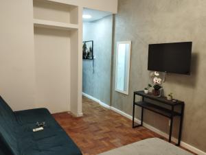 TV/trung tâm giải trí tại Kitnet na Princesa Isabel no 5 andar +14 ảnh