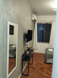 TV/trung tâm giải trí tại Kitnet na Princesa Isabel no 5 andar