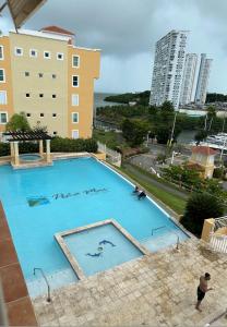 Bazén v ubytování Luxury Apartment with Ocean Views nebo v jeho okolí