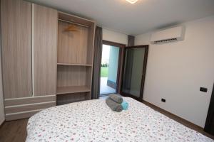 Ένα ή περισσότερα κρεβάτια σε δωμάτιο στο appartamenti Suly 4 cir0085