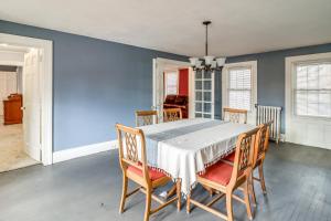 에이드리언에 위치한 1 Block to Downtown Adrian Spacious Home!에서 갤러리에 업로드한 사진
