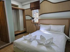 Postel nebo postele na pokoji v ubytování Lub Nai Hostel