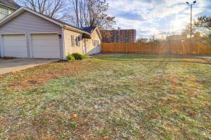 1 Block to Downtown Adrian Spacious Home! 야외 정원