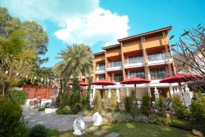 Κήπος έξω από το March Hotel & Suite Riverside