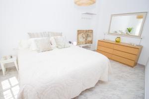 A bed or beds in a room at C57 - Spacious and Bright Apartment