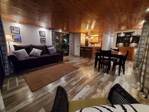 Кът за сядане в Float and Relax ON the Water Float Home