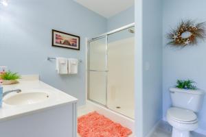 Koupelna v ubytování Private Boat Slip Family-Friendly Lazy Days Condo + 22 fotografií