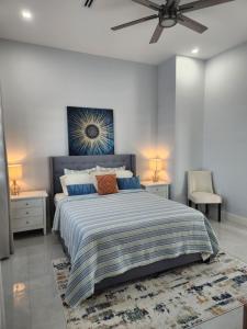 Ένα ή περισσότερα κρεβάτια σε δωμάτιο στο Breeze at Barkers