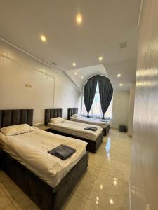 Postel nebo postele na pokoji v ubytování Арцах Гостевой Дом + 87 fotografií