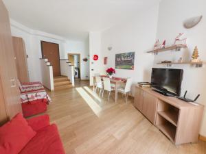 Μια τηλεόραση ή/και κέντρο ψυχαγωγίας στο Monolocale sulle piste da sci