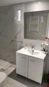 Ein Badezimmer in der Unterkunft Cala Ferrera HOME&ME