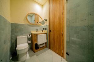 Koupelna v ubytování Moabi Hotel