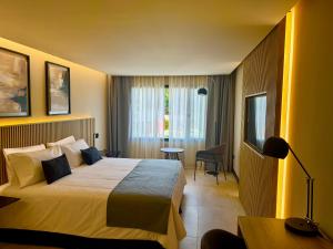 a hotel room with a bed and a table at Mabra Suites in El Calafate