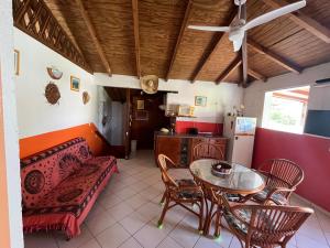 Posezení v ubytování Bercé Par Le COCOTIER Meublé 2 chambres