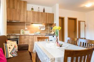 Η κουζίνα ή μικρή κουζίνα στο Niki's cosy place +9 φωτογραφίες