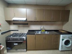 Cucina o angolo cottura di Al Khor Tower Apartment
