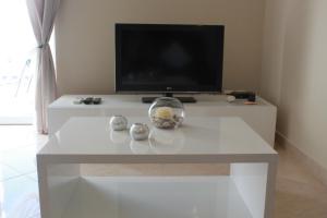 TV a/nebo společenská místnost v ubytování Apartment Frzop