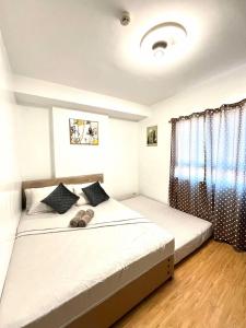 Ένα ή περισσότερα κρεβάτια σε δωμάτιο στο Cozy Studio Condo in CDO City +9 φωτογραφίες