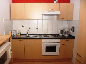 a kitchen with a sink and a stove top oven at FeWo Bonnita - Nähe UN-Campus u. WCCB in Bonn