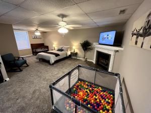 a room with a bunch of balls in a basket at Spacious, 4BR Boho - Family & Pet Friendly in Clarksville