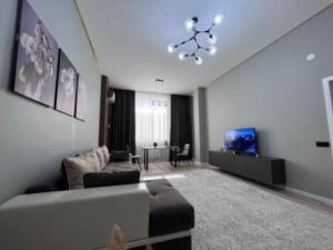 TV/trung tâm giải trí tại ЖК New City двухкомнатные уютная апартаменты