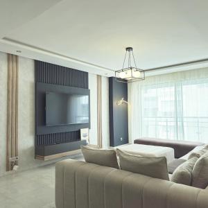 Una televisión o centro de entretenimiento en Prestigia Rabat's Luxury Home