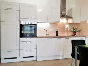 Kuchyňa alebo kuchynka v ubytovaní Apartments Tih