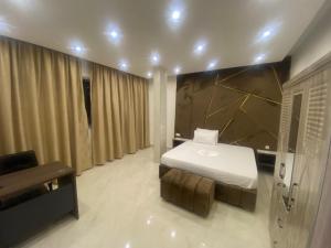 Postel nebo postele na pokoji v ubytování Hôtel Phoenicia