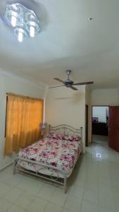 Ένα ή περισσότερα κρεβάτια σε δωμάτιο στο D'Kota Homestay MSLIM ONLY Kempas
