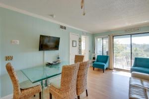 Sjónvarps- og/eða afþreyingartæki á Pool, Sauna and Beach Access Hilton Head Condo