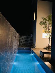 Πισίνα στο ή κοντά στο Valley facing 4BHK-luxury villa in Dehradun