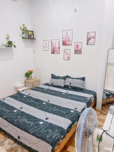 Ένα ή περισσότερα κρεβάτια σε δωμάτιο στο homestay miền Biển Phan Thiết +10 φωτογραφίες