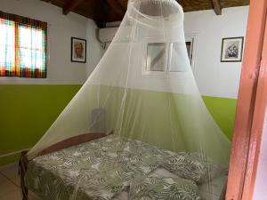 A bed or beds in a room at Bercé Par Le COCOTIER Meublé 2 chambres