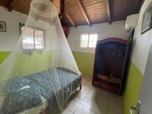 A bed or beds in a room at Bercé Par Le COCOTIER Meublé 2 chambres
