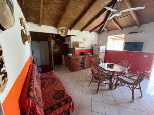 A kitchen or kitchenette at Bercé Par Le COCOTIER Meublé 2 chambres