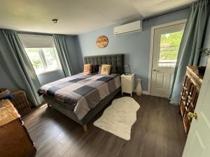 En eller flere senge i et værelse på La Maison 4 Saisons, chambre-Hiver