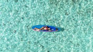 Bazén v ubytování Blue Water Thoddoo Inn nebo v jeho okolí