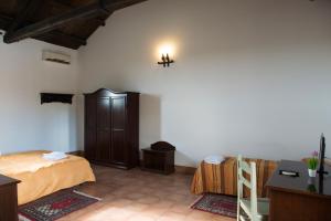 a bedroom with a bed and a dresser in a room at Agriturismo Fratelli Sanacore in Rilievo