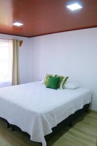 Ένα ή περισσότερα κρεβάτια σε δωμάτιο στο Casa Hoja Monteverde 2