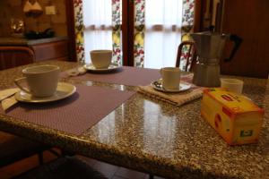 Coffee and tea making facilities at Appartamenti Giacomo Noventa