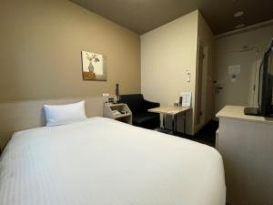 Un ou plusieurs lits dans un hébergement de l'établissement Hotel Route-Inn Miyako
